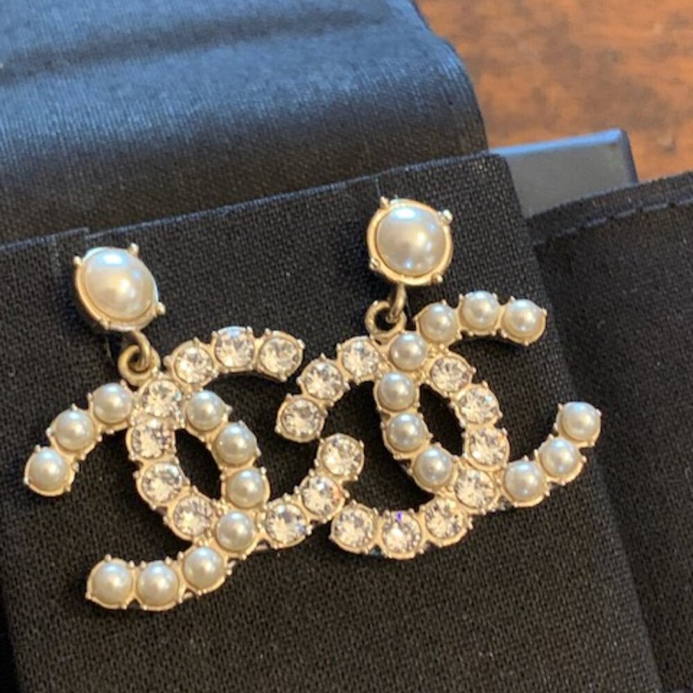 Chanel White Faux Pearls and Crystals - Picture 2 of 10
